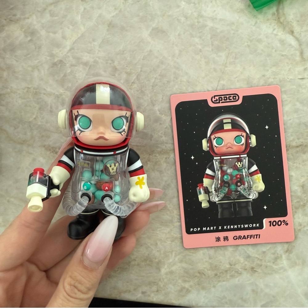 POP MART x Mega Collection 100% Space Molly - kennyswork